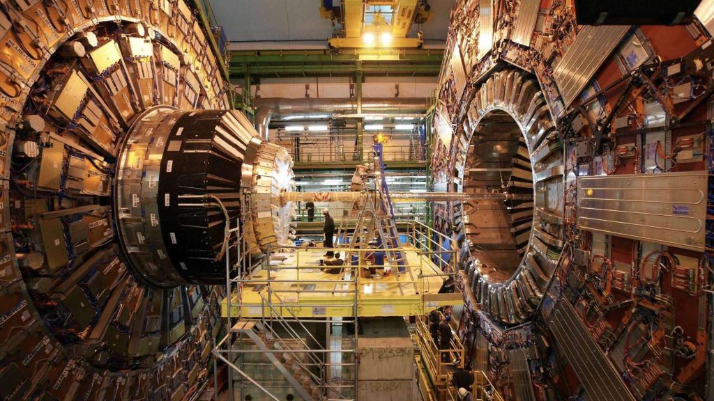 Gigantyczny akcelerator cząstek ogrzewa domy: sekret tańszych rachunków ukryty 100 metrów pod ziemią