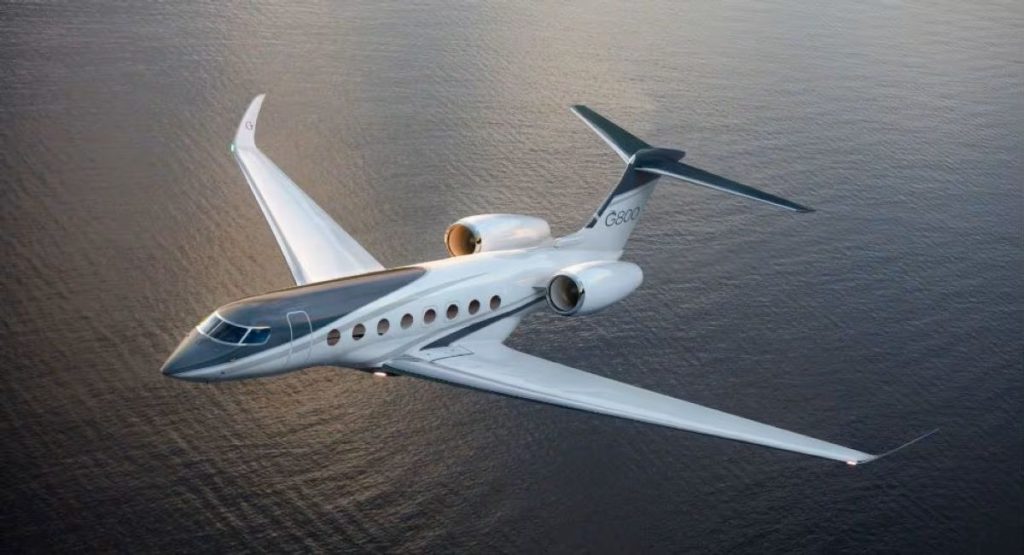 Ten odrzutowiec zmienia zasady gry. 4 salony i zasięg, który zawstydza pasażerskie giganty